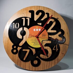 Relógio vinil em criptoméria