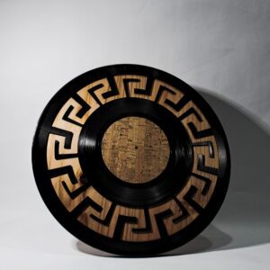 Vinil tribal em criptoméria